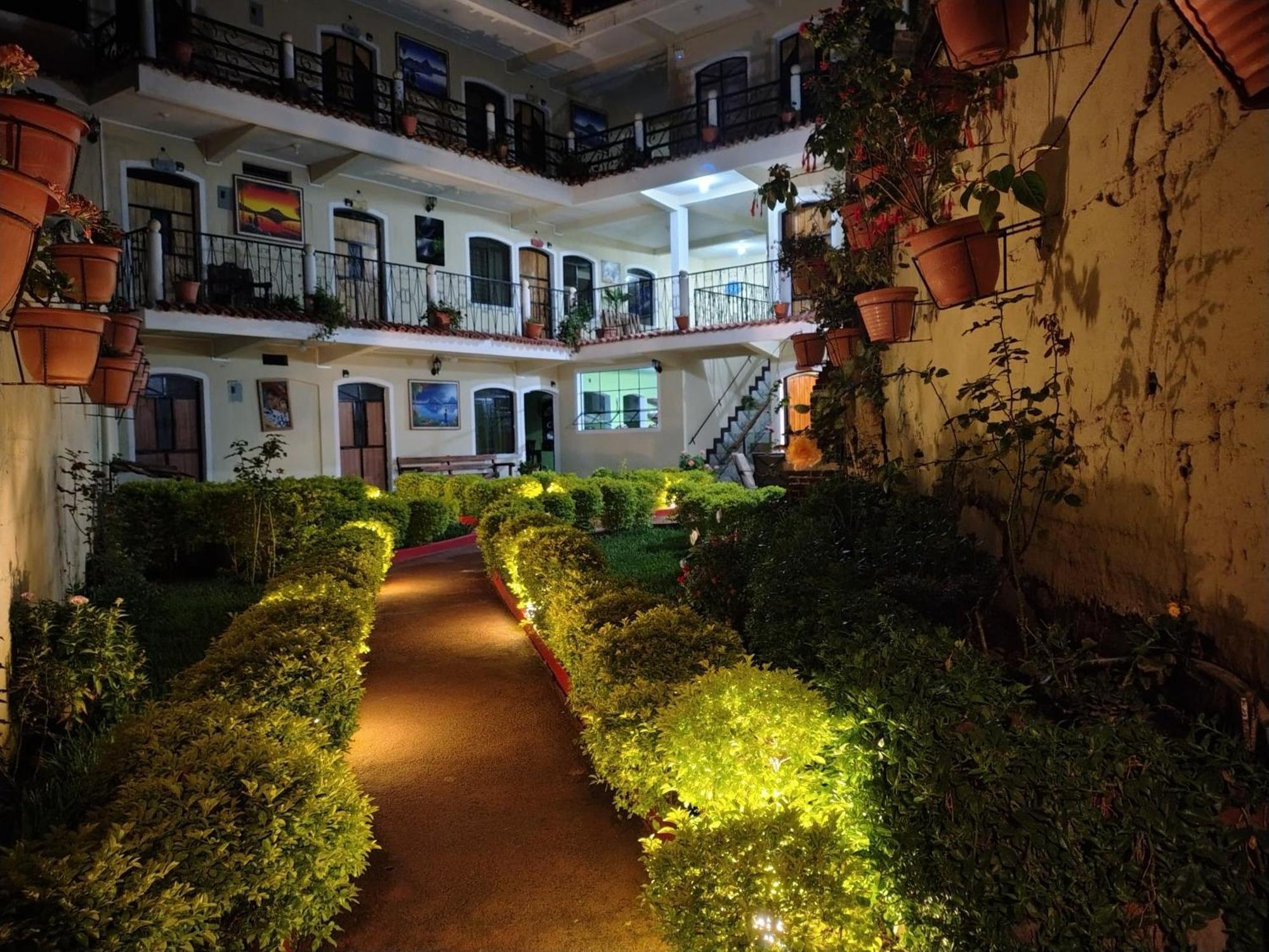 Hotel Casa Elefante Dormido Panajachel Esterno foto